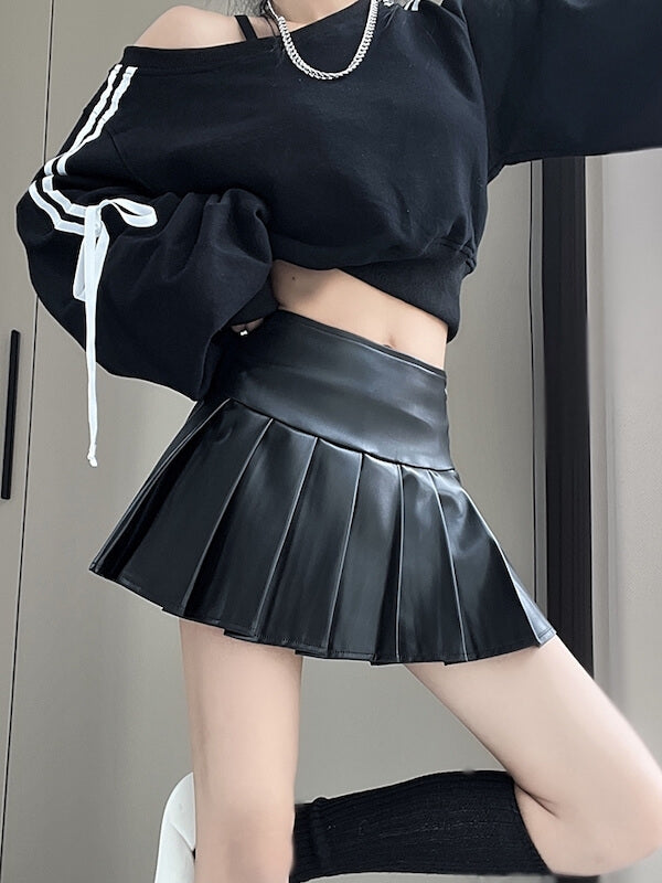 Hot girl leather pleated skirt