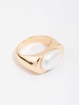 Oval Pearl Signet Ring
